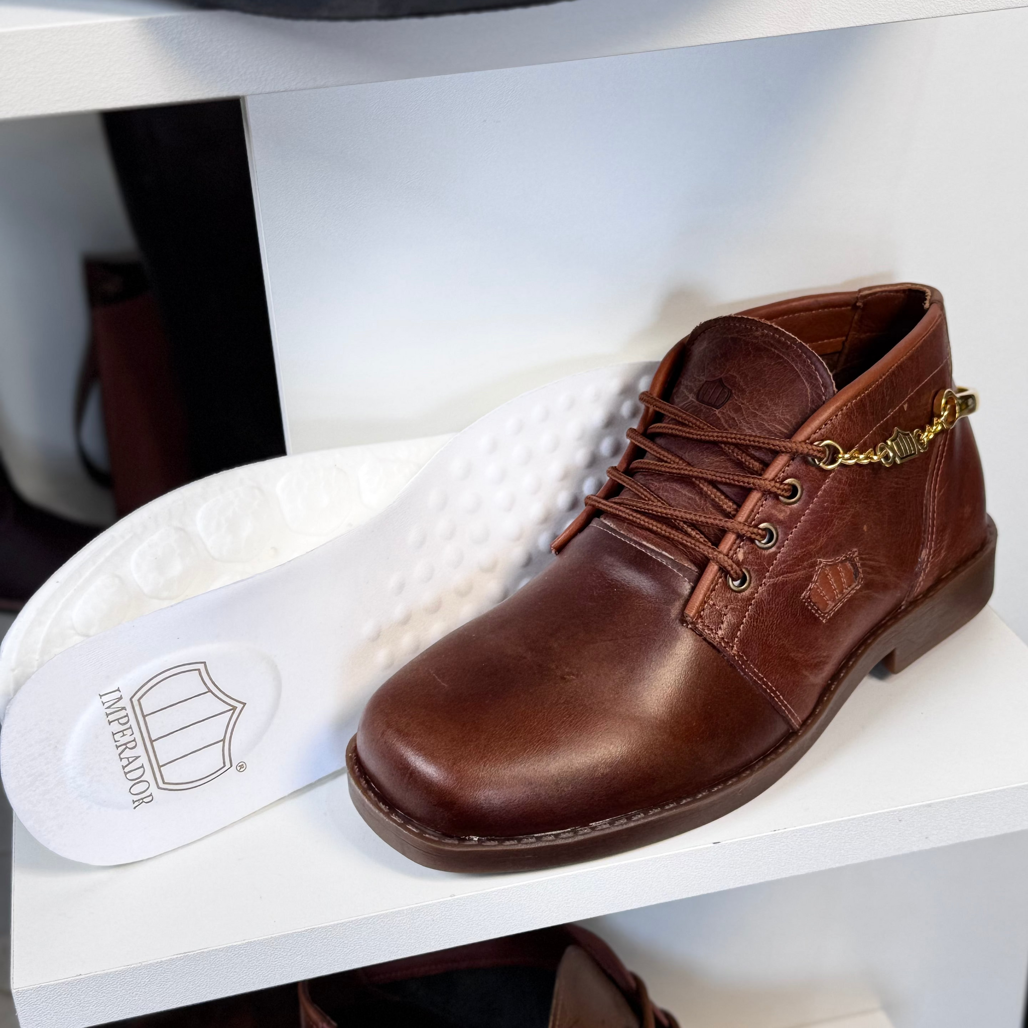 Botina Feminina Confort em Couro Imperador Graxo Whisk - BN67